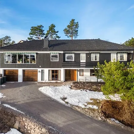 Holiday home Hermelinveien 6 *