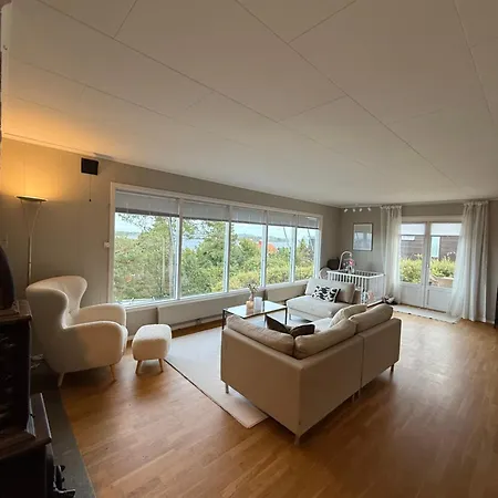 Hermelinveien 6 *